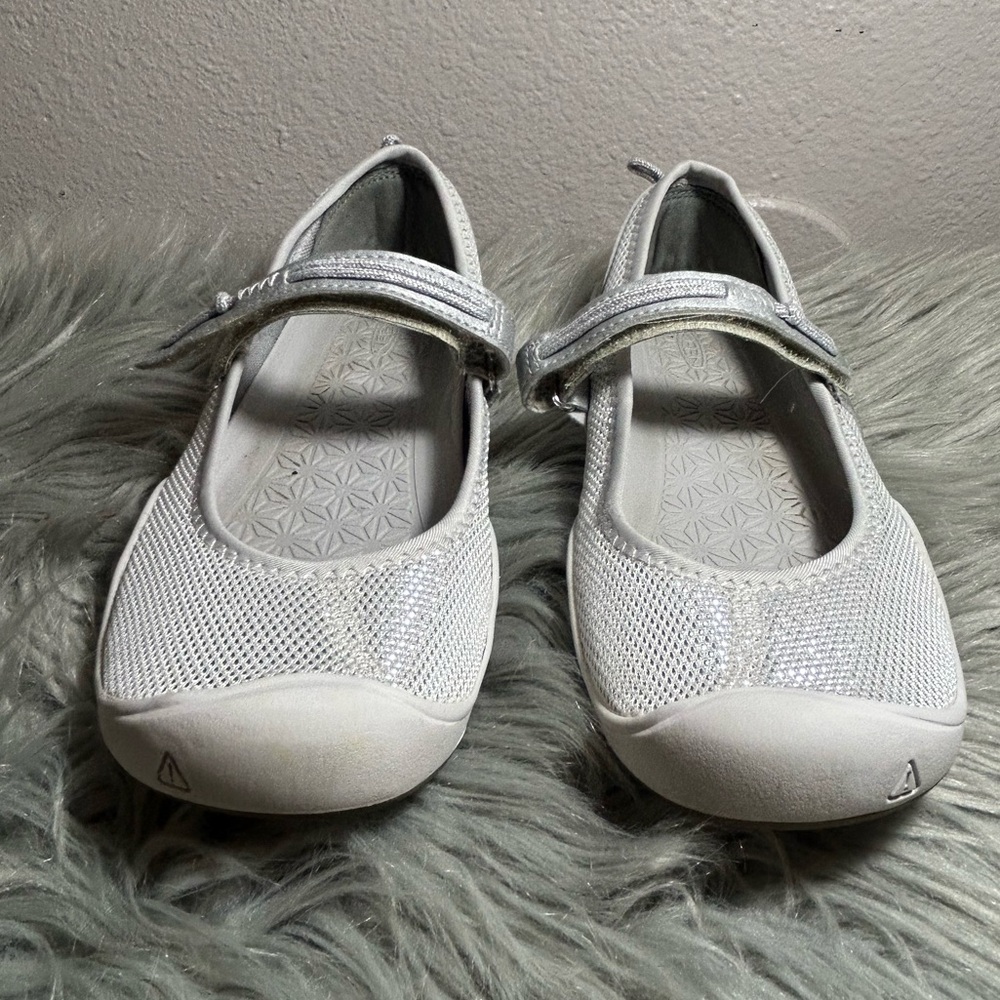 Keen Moxie Mary Jane Ballet Flat Shoes Silver Gray White Size 4 - Picture 5 of 8